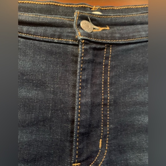 Like new Levi’s boyfriend size 32/27 women’s blue jeans. - Picture 5 of 14